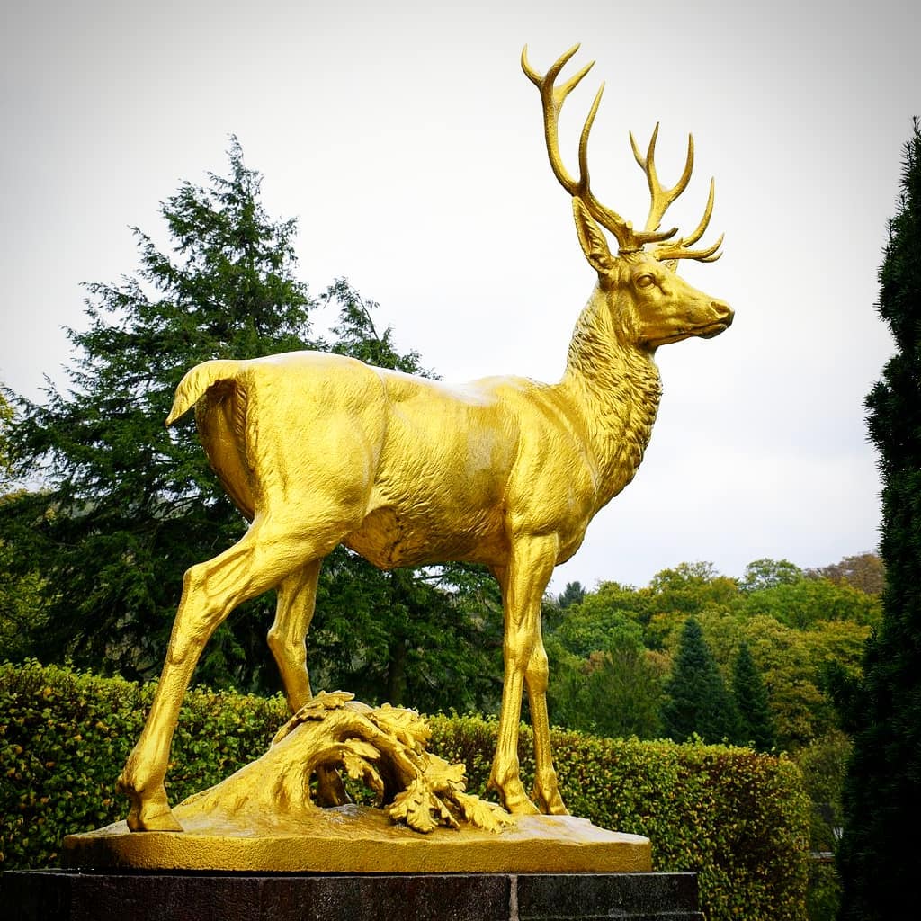 Golden Deer⠀