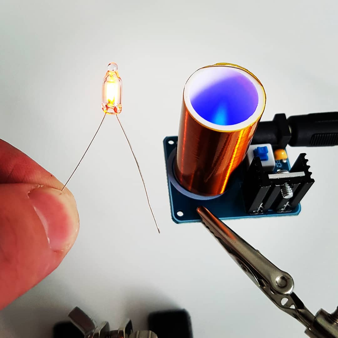 Wireless energy with tesla coil