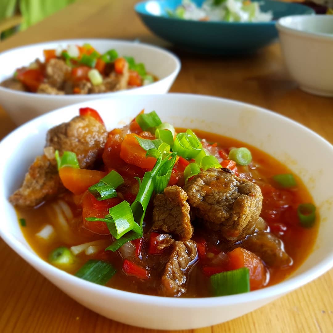 Это лагман. Лагман вкусный. Ешьте лагман.